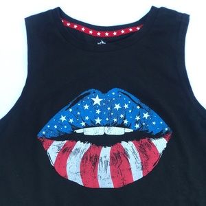 Full LIPS that SPARKLE, new ladies shirt. Size med